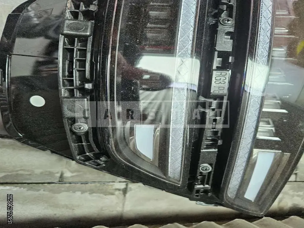 Photo 2 of 3: 2024 Genesis (parts) G80 Headlamp — Korean insurance auction