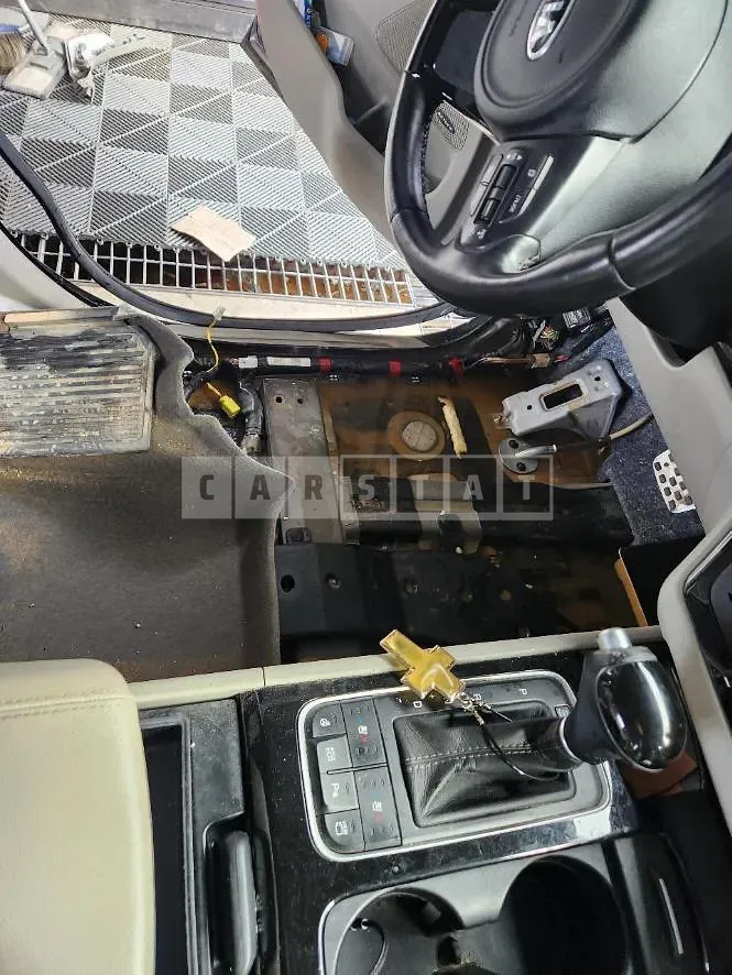 Photo 2 of 8: 2015 Kia Carnivals — Korean insurance auction