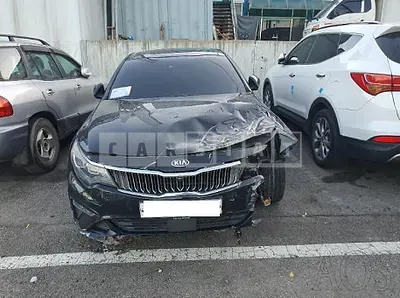 Photo 1 of 10: 2019 Kia K5, VIN KNAGW411BKA256961 — Korean insurance auction