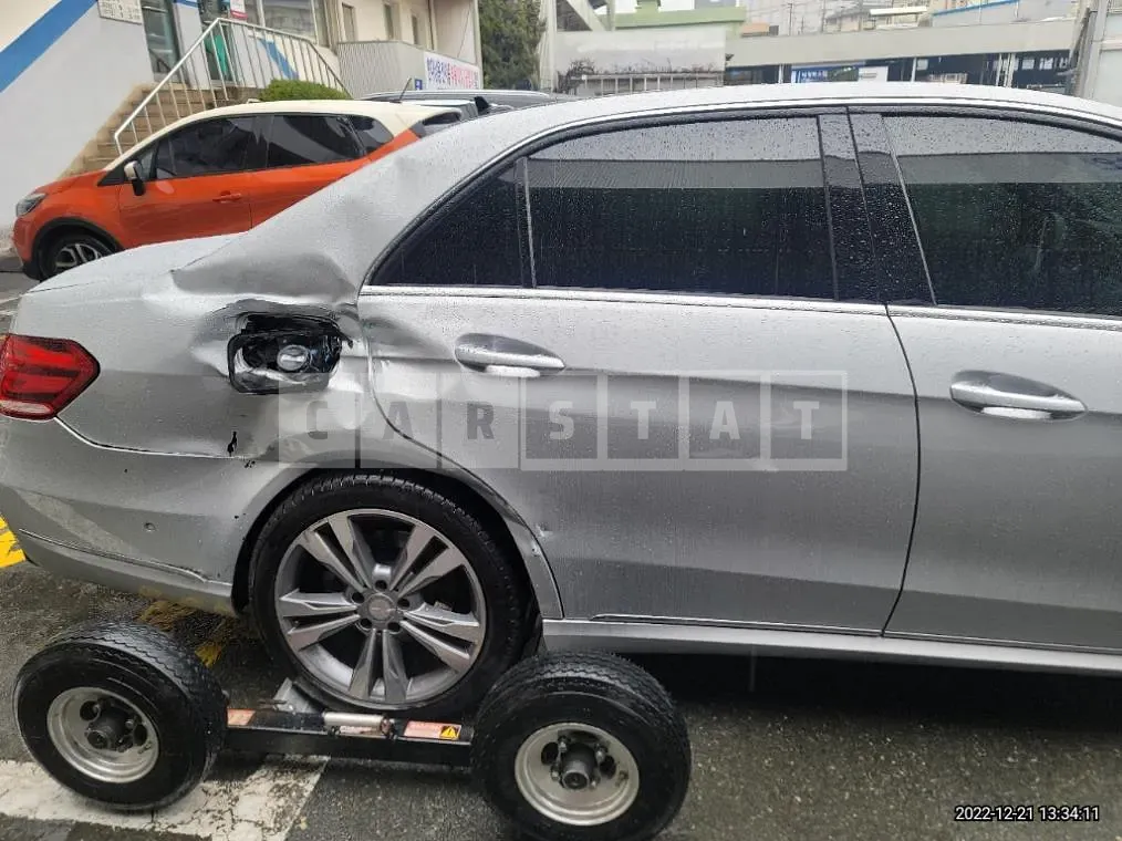 Photo 2 of 5: 2014 Mercedes-Benz E300 4Matic — Korean insurance auction