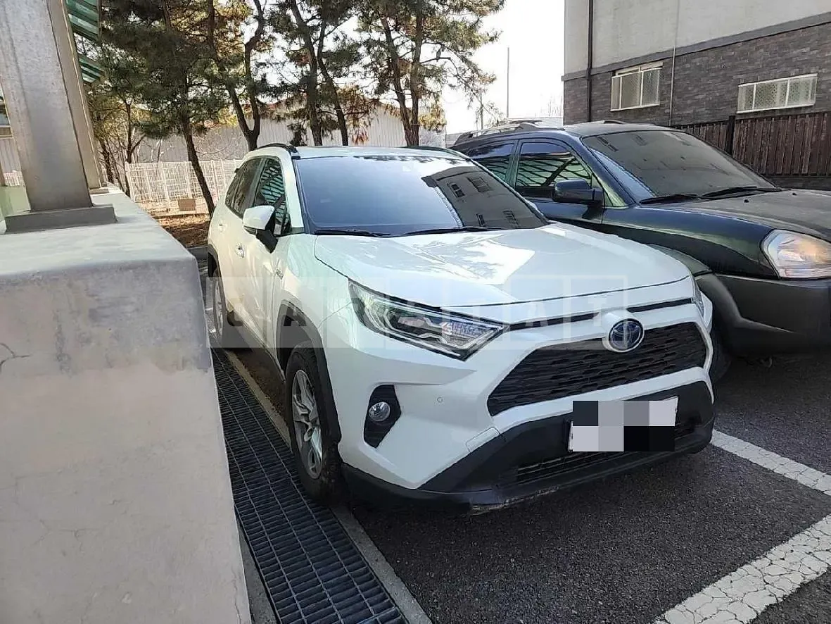 Photo 2 of 15: 2020 Toyota RAV4 Hybrid, VIN JTMW2RFV9LD058438 — Korean insurance auction