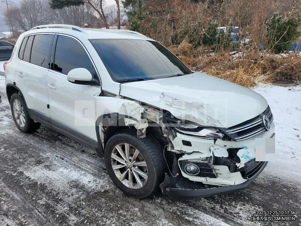 Photo 2 of 8: 2015 Volkswagen Tiguan 2.0 TDI BMT, VIN WVGZZZ5NZGW538004 — Korean insurance auction