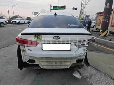 Photo 1 of 10: 2018 Kia K5, VIN KNAGS416BJA180123 — Korean insurance auction