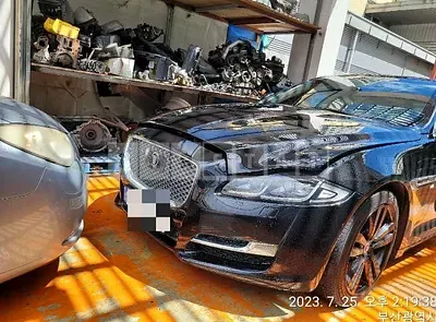 Photo 1 of 4: 2017 Jaguar XJ 3.0SC, VIN SAJAJ26D8H8W06278 — Korean insurance auction