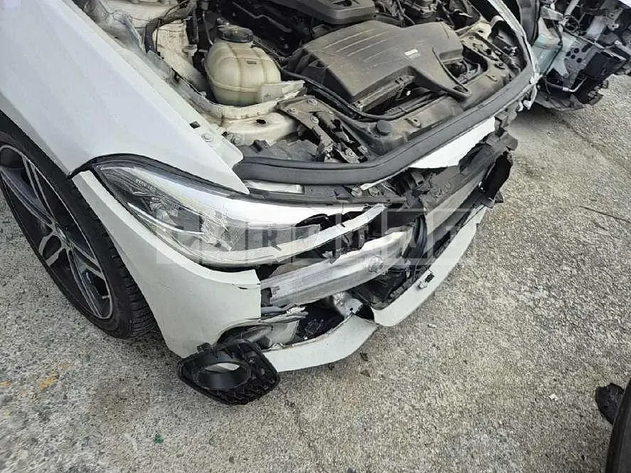 Photo 2 of 25: 2017 BMW 118d — Korean insurance auction