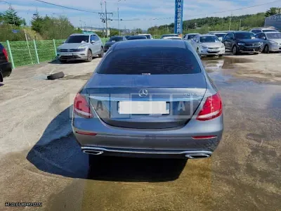 Photo 1 of 9: 2019 Mercedes-Benz E220d, VIN WDDZF0EB2KA568723 — Korean insurance auction