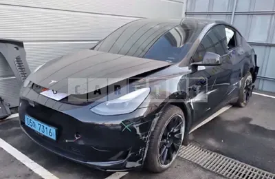 Photo 1 of 9: 2024 Tesla Model Y RWD, VIN LRWYGCFS2RC799099 — Korean insurance auction