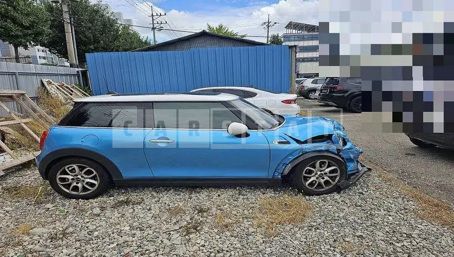 Photo 2 of 9: 2015 MINI Cooper — Korean insurance auction