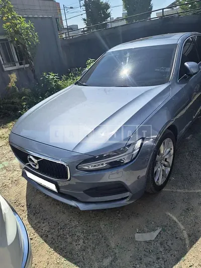 2017 Volvo S90T5