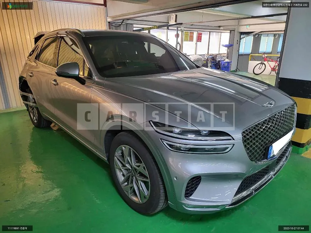 Photo 2 of 18: 2023 Genesis GV70, VIN KMTMB81ABPU120328 — Korean insurance auction