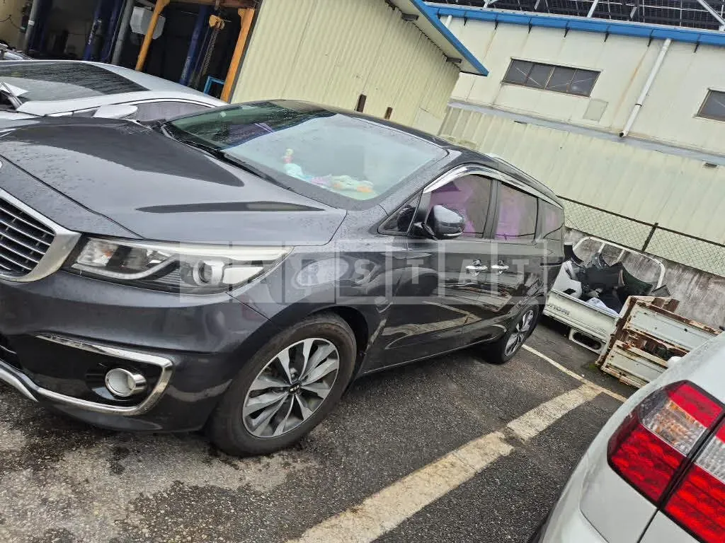 Photo 2 of 12: 2015 Kia Carnival, VIN KNAMB81ABFS078248 — Korean insurance auction