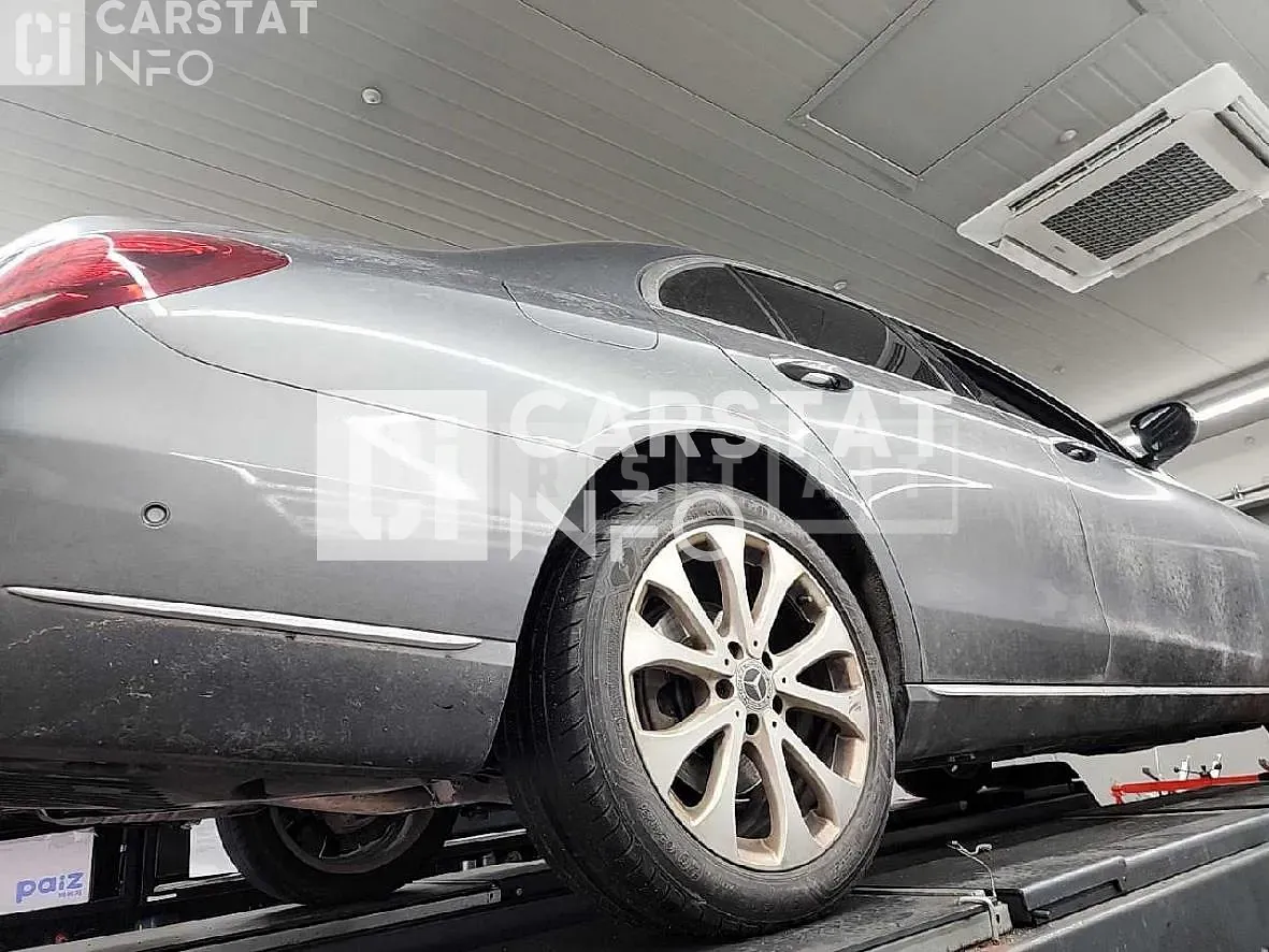 Photo 2 of 5: 2019 Mercedes-Benz E220 d — Korean insurance auction