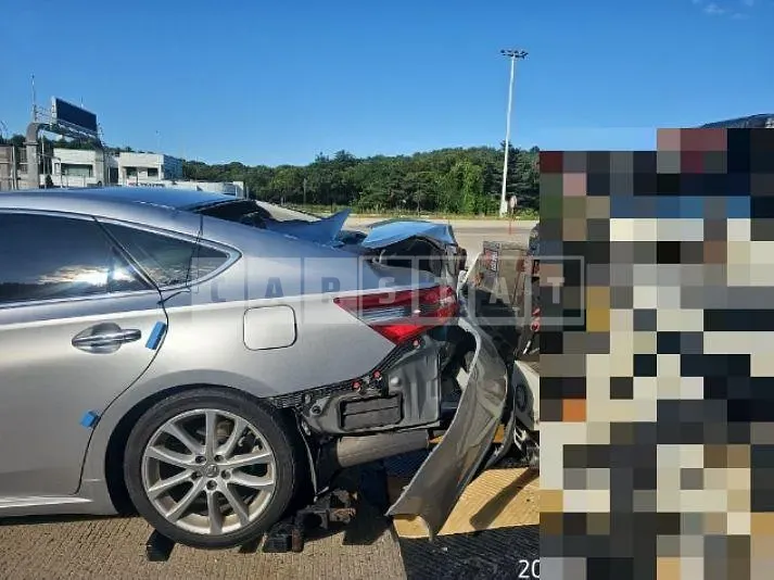 Photo 2 of 15: 2015 Toyota Avaron — Korean insurance auction