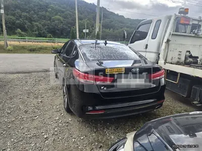 Photo 1 of 18: 2015 Kia K5 — Korean insurance auction