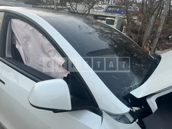 Photo 2 of 29: 2023 Tesla Model Y LongRange, VIN 7SAYGDEE2PF641689 — Korean insurance auction