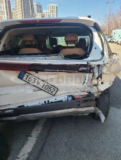 Photo 1 of 17: 2022 Kia Carnival, VIN KNANC81BBNS166958 — Korean insurance auction