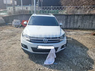 Photo 1 of 8: 2015 Volkswagen Tiguan 2.0 TDI Blue Motion, VIN WVGZZZ5NZFW513309 — Korean insurance auction