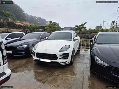 Photo 1 of 7: 2016 Porsche Macan Turbo, VIN WP1AF2957GLB92022 — Korean insurance auction
