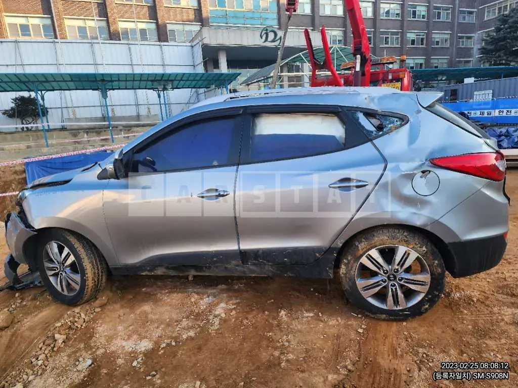 Photo 2 of 5: 2015 Hyundai Tucson, VIN KMHJT81VBFU957488 — Korean insurance auction