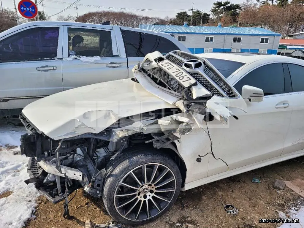 Photo 2 of 11: 2017 Mercedes-Benz CLS250d 4Matic, VIN WDDLJ9HB2HA200054 — Korean insurance auction