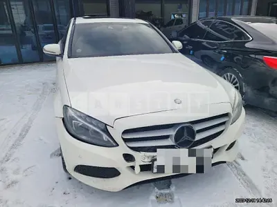 Photo 1 of 25: 2015 Mercedes-Benz C200, VIN WDDWF4CB7GF233464 — Korean insurance auction