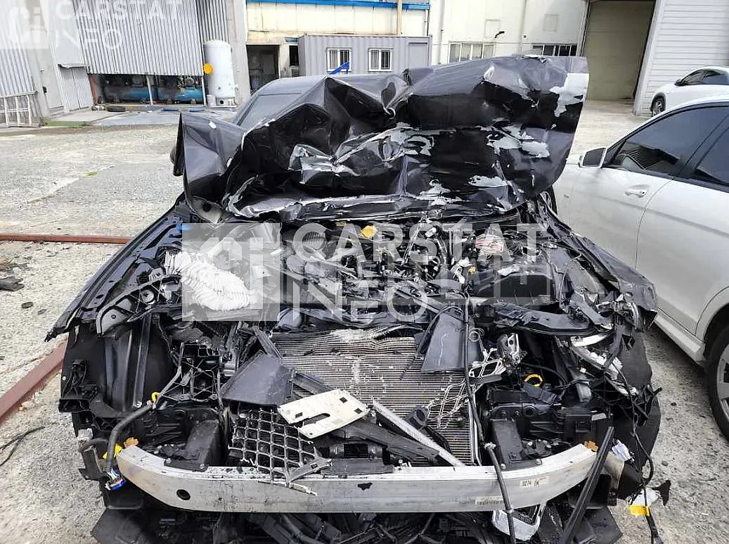 Photo 2 of 5: 2019 Genesis G90 3.8, VIN KMHG241DDKU060754 — Korean insurance auction