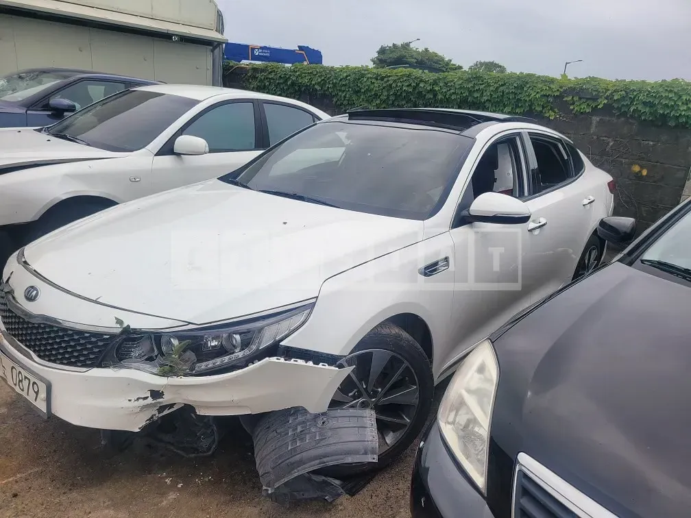 Photo 2 of 9: 2016 Kia K5 2.0 — Korean insurance auction