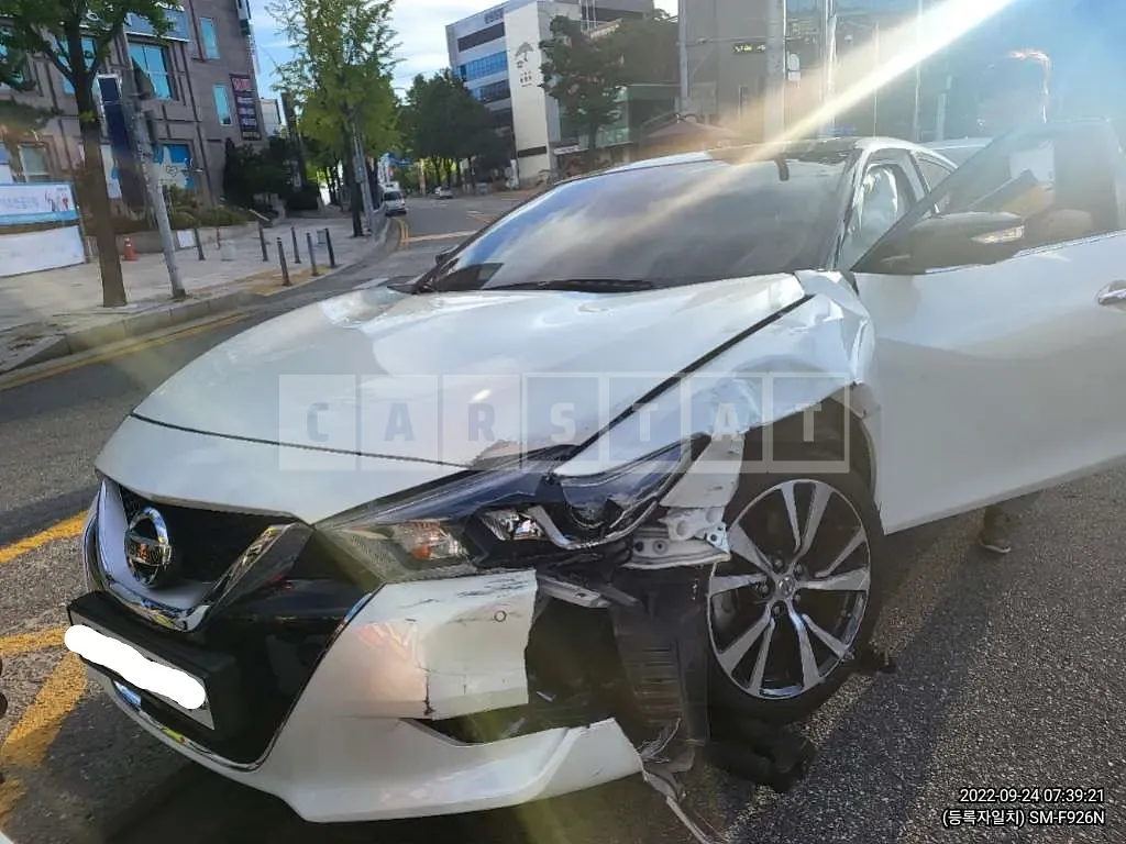 Photo 2 of 9: 2016 Nissan Maxima, VIN 1N4AA6AP0GC438595 — Korean insurance auction