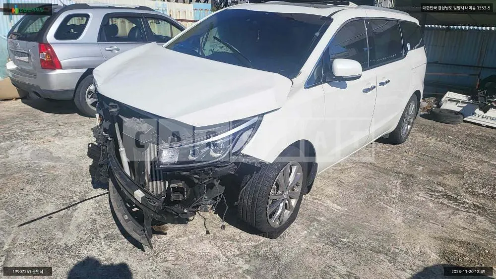 Photo 2 of 14: 2019 Kia Carnival, VIN KNAME81ABKS561097 — Korean insurance auction