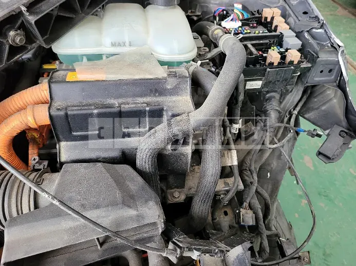 Photo 2 of 7: 2016 Hyundai Modern Ionic, VIN KMHC851CGGU005974 — Korean insurance auction