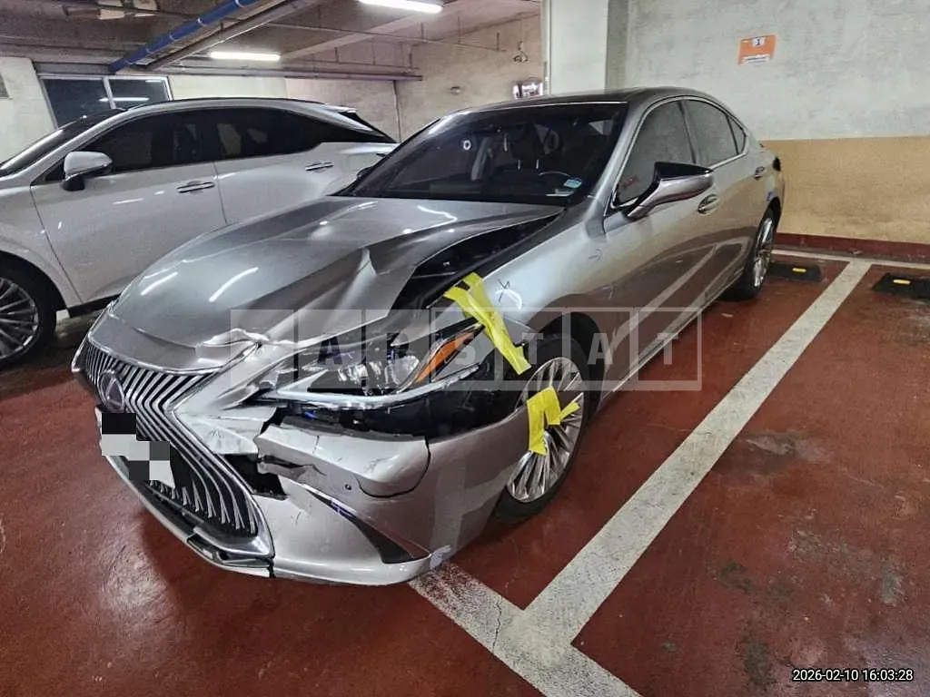 Photo 2 of 17: 2019 Lexus ES300h — Korean insurance auction