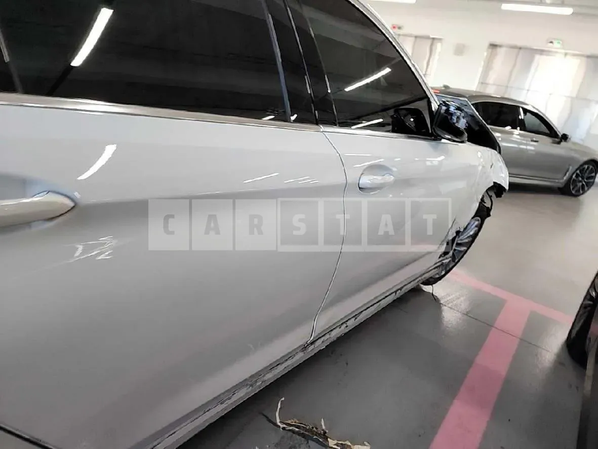 Photo 2 of 93: 2022 BMW 520i, VIN WBA11BH06NWX63191 — Korean insurance auction