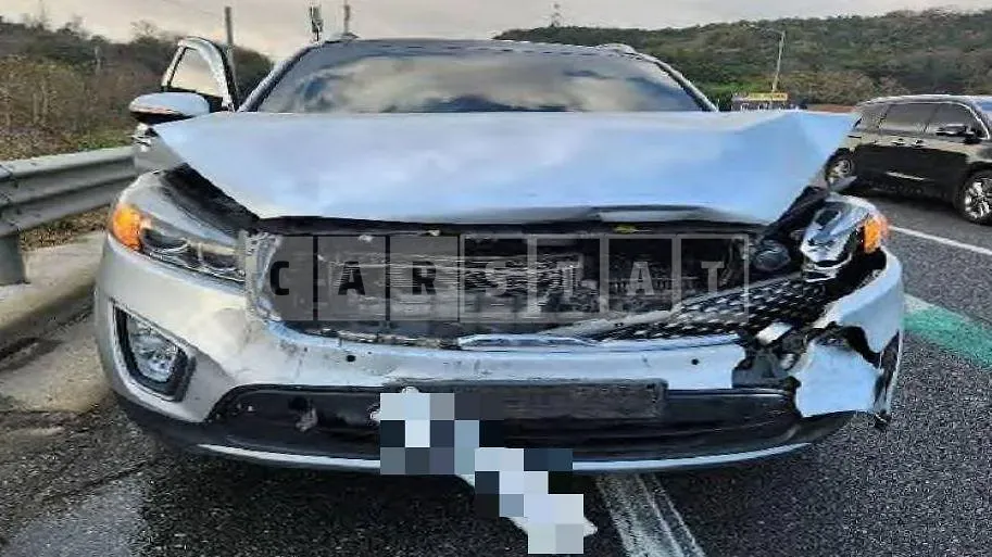 Photo 2 of 5: 2016 Kia Sorento 2.0, VIN KNAPH81ABGA127536 — Korean insurance auction