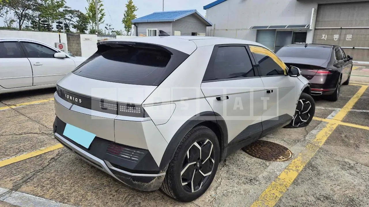 Photo 2 of 25: 2022 Hyundai IONIQ 5, VIN KMHKN81AFNU076862 — Korean insurance auction