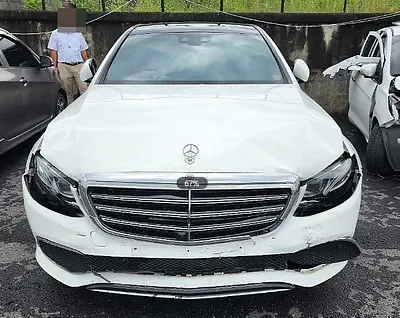 Photo 1 of 12: 2019 Mercedes-Benz E 300 4Matic, VIN WDDZF4KB7KA684110 — Korean insurance auction