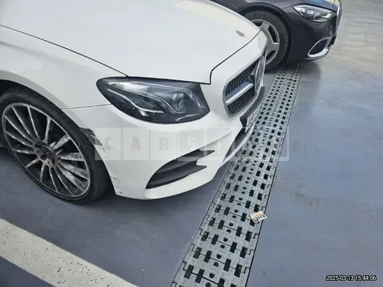 Photo 2 of 19: 2019 Mercedes-Benz E350 4Matic — Korean insurance auction