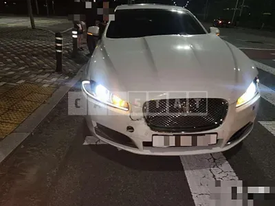 Photo 1 of 8: 2015 Jaguar XF 2.2d — Korean insurance auction