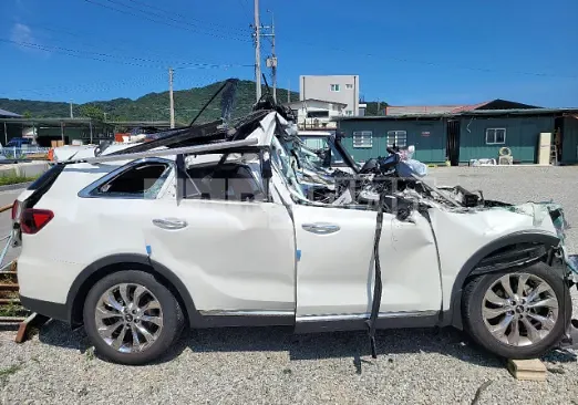 Photo 2 of 9: 2018 Kia Sorento, VIN KNAPH81BBJA441893 — Korean insurance auction