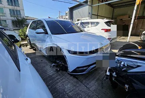 Photo 2 of 33: 2021 Hyundai IONIQ 5 Long Range AWD, VIN KMHKN81CPNU043243 — Korean insurance auction