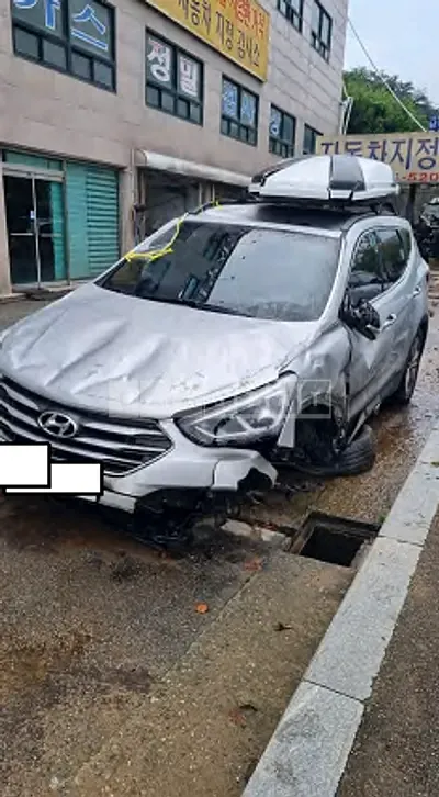 Photo 1 of 17: 2016 Hyundai Santa Fe, VIN KMHSW81UDGU666576 — Korean insurance auction