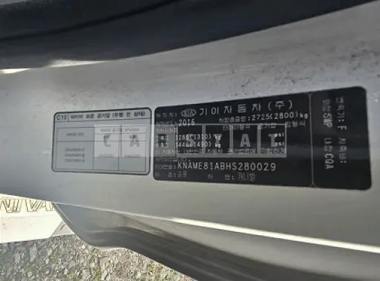 Photo 2 of 35: 2017 Kia Carnival, VIN KNAME81ABHS280029 — Korean insurance auction