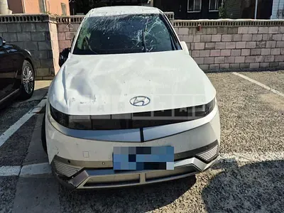 Photo 1 of 29: 2022 Hyundai Ionic 5 — Korean insurance auction