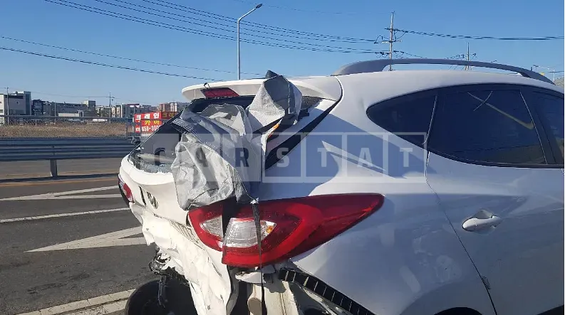 Photo 2 of 9: 2015 Hyundai Tucson, VIN KMHJT81VBFU019100 — Korean insurance auction
