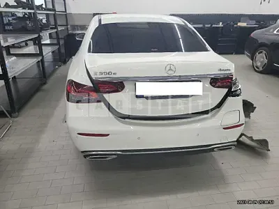Photo 1 of 40: 2021 Mercedes-Benz E300 e, VIN W1KZF5EB8MA984565 — Korean insurance auction
