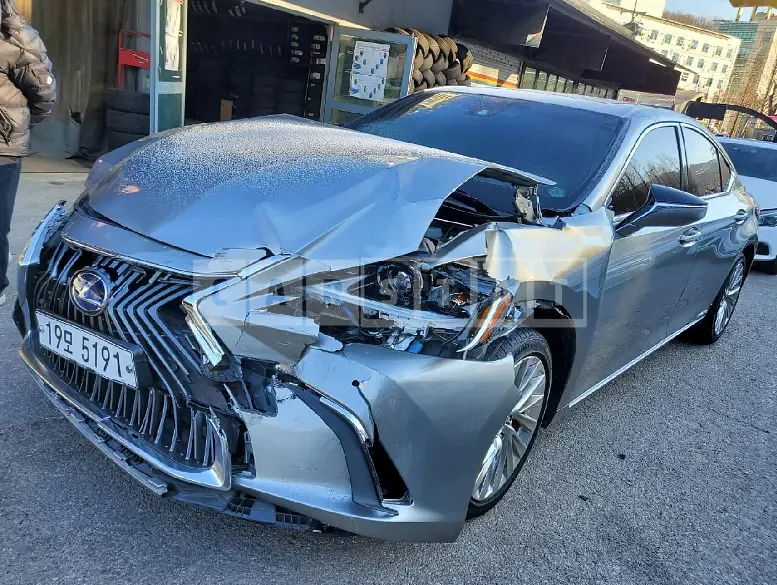 Photo 2 of 5: 2019 Lexus ES300h, VIN JTHB21B1XK2014802 — Korean insurance auction
