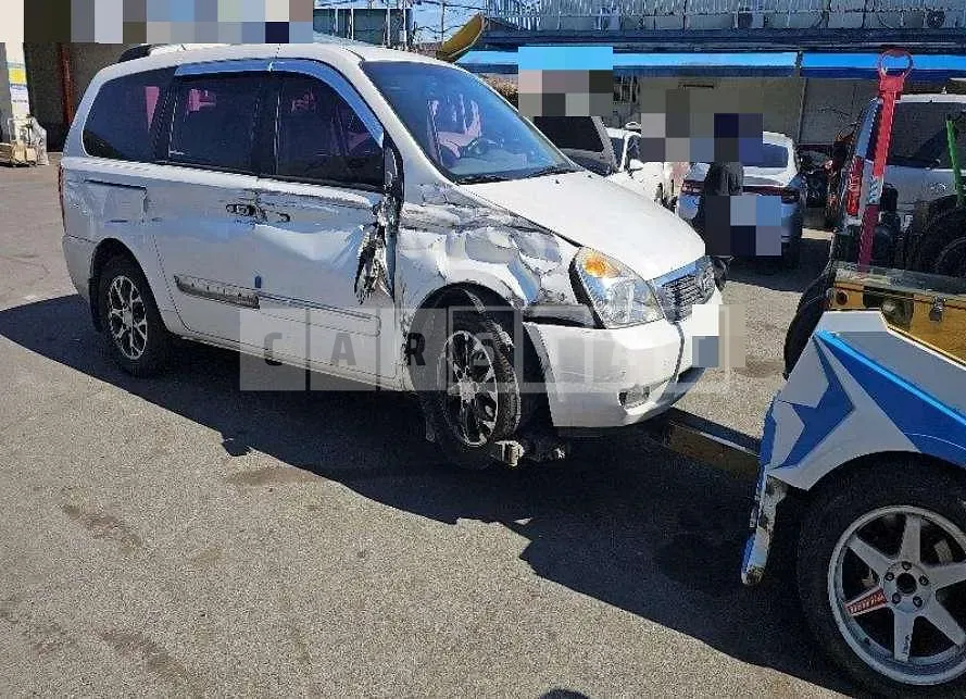 Photo 2 of 15: 2014 Kia Carnival — Korean insurance auction
