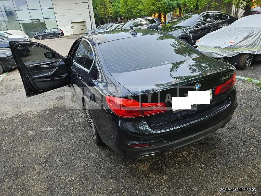 Photo 2 of 36: 2019 BMW 530i M Sport Package Plus — Korean insurance auction