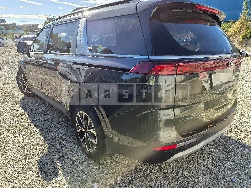 Photo 2 of 11: 2021 Kia Carnivals — Korean insurance auction