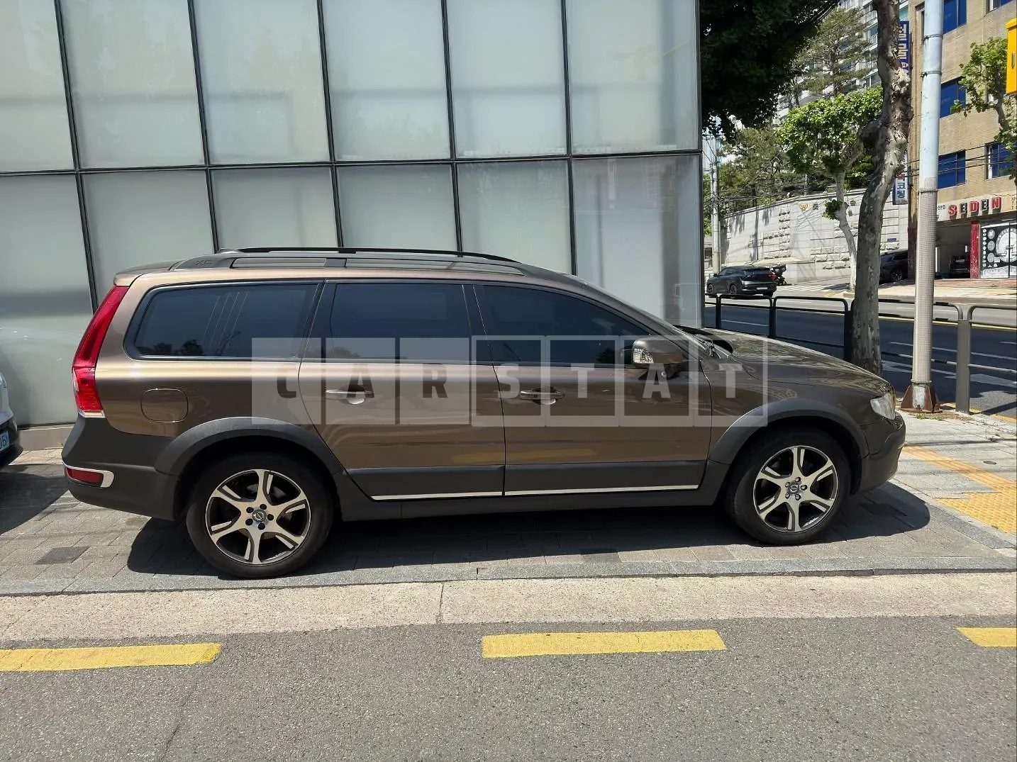 Photo 2 of 3: 2015 Volvo XC70 D5 AWD, VIN YV1BZ82K6F1229838 — Korean insurance auction