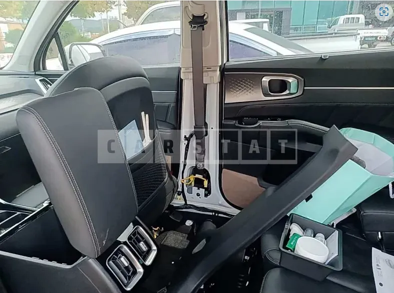 Photo 2 of 14: 2021 Kia Sorento, VIN KNARK81BHMA010781 — Korean insurance auction
